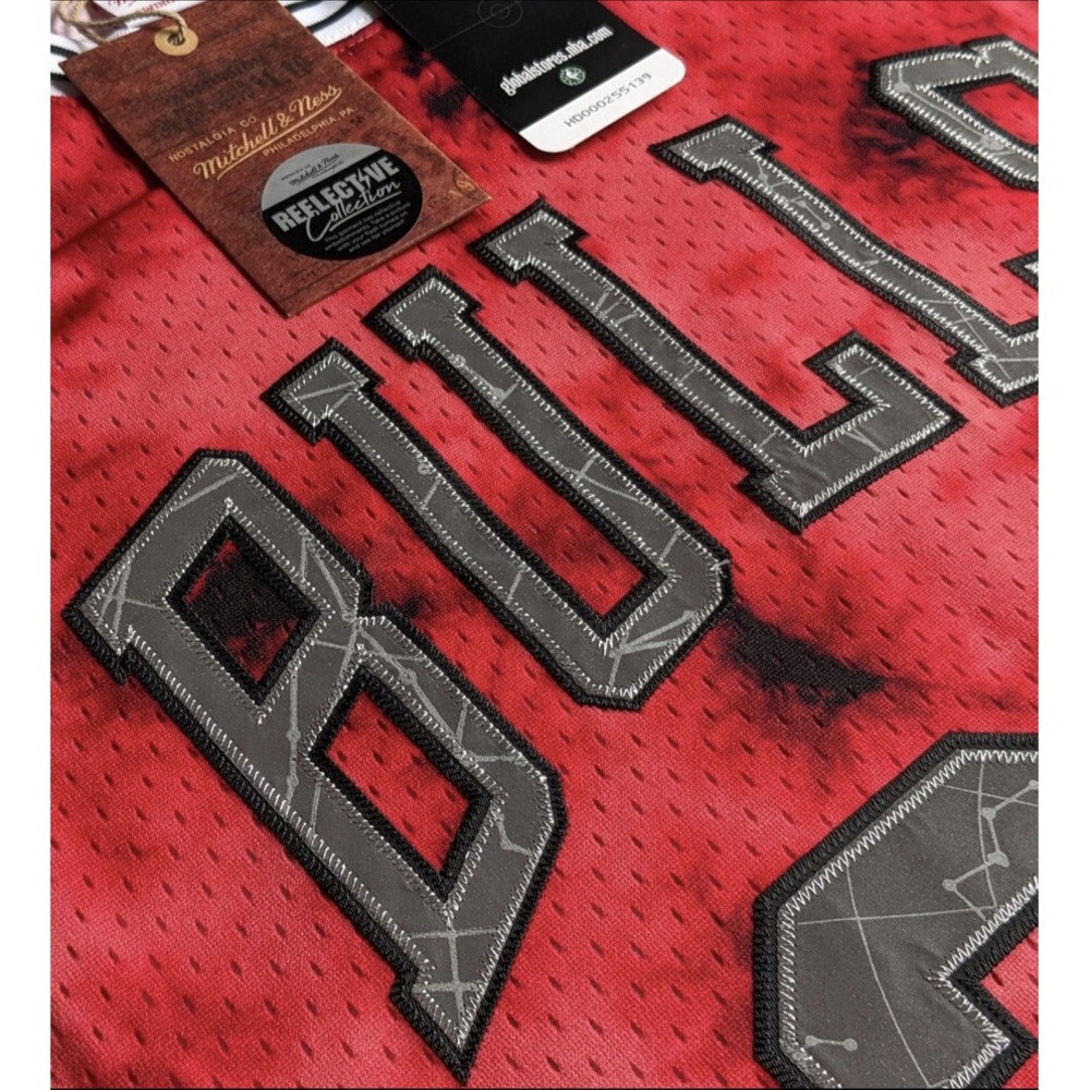 NWT Chicago Bulls Scottie Pippen #33 Mitchell & Ness Swingman Men size MEDIUM - Picture 7 of 10